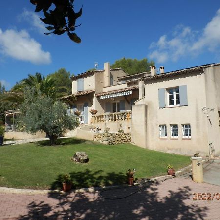 Mas les vieux chênes Lambesc Exterior foto
