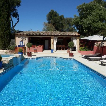 Mas les vieux chênes Lambesc Exterior foto
