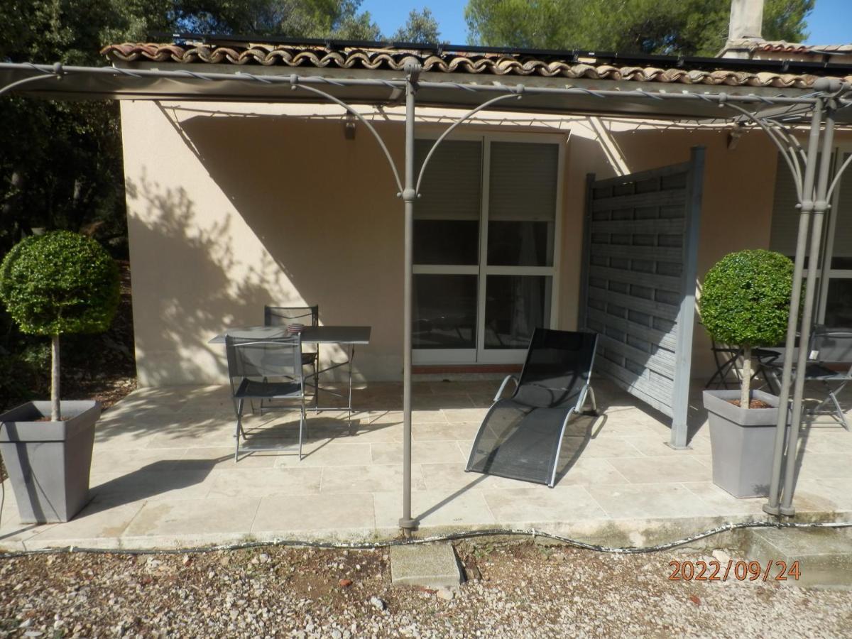 Mas les vieux chênes Lambesc Exterior foto