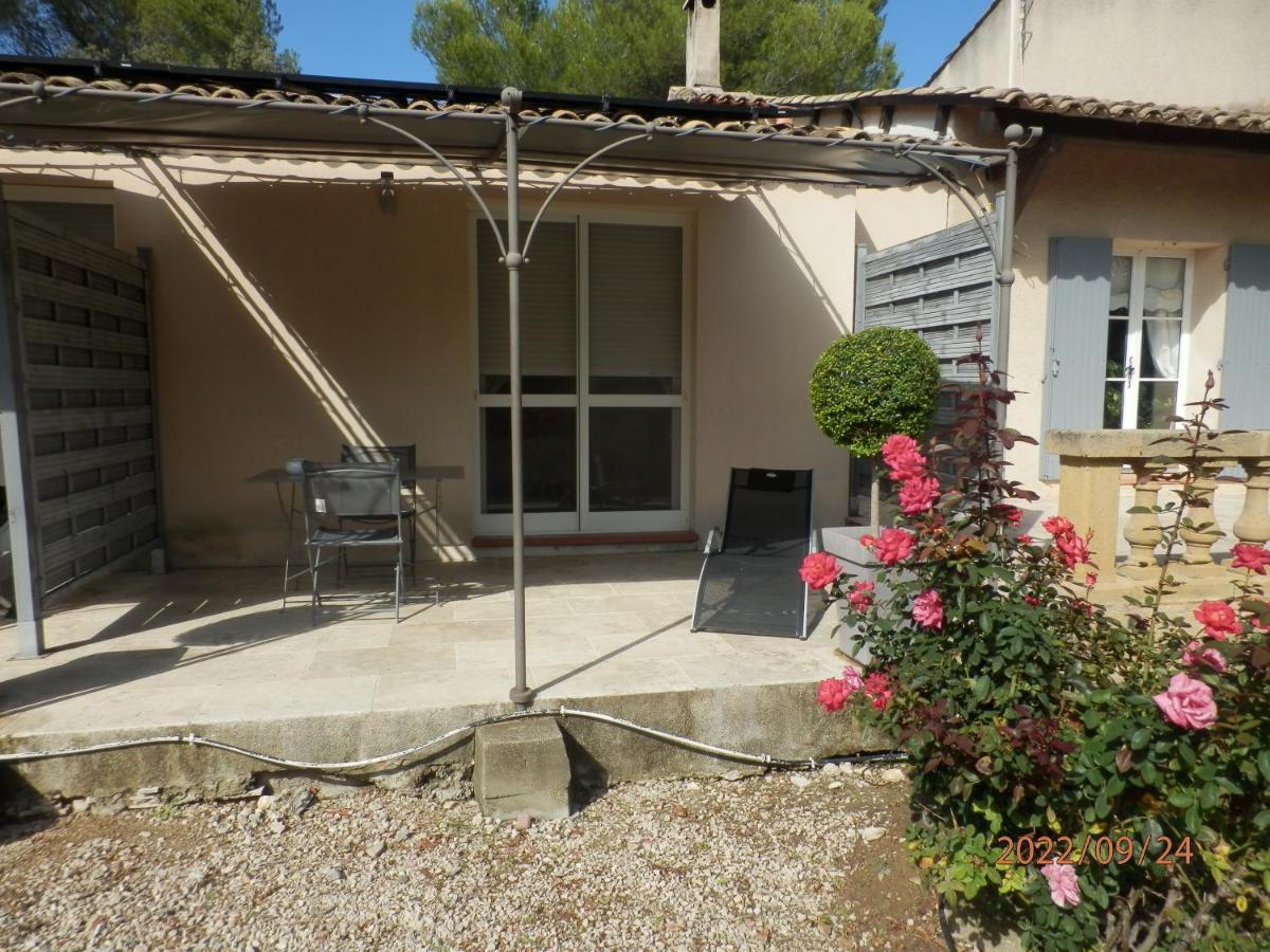 Mas les vieux chênes Lambesc Exterior foto