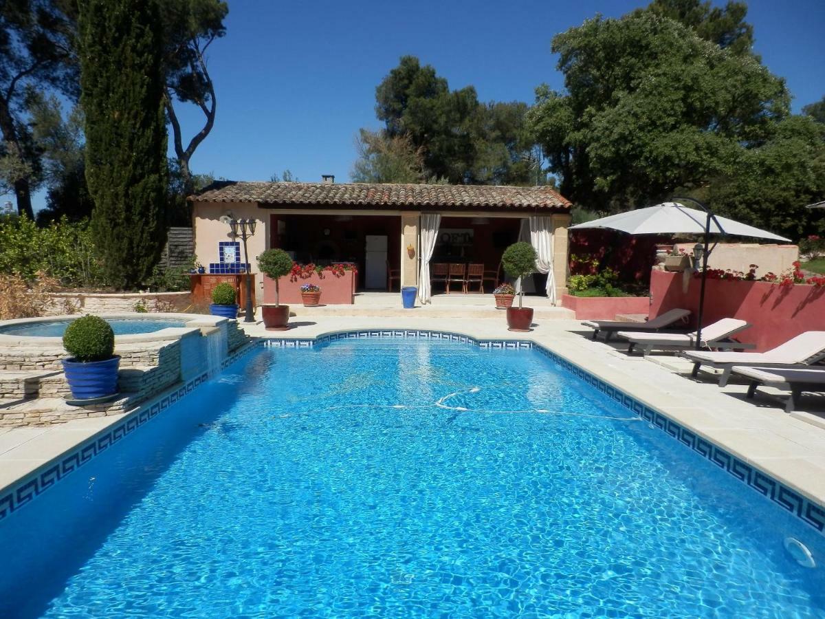 Mas les vieux chênes Lambesc Exterior foto
